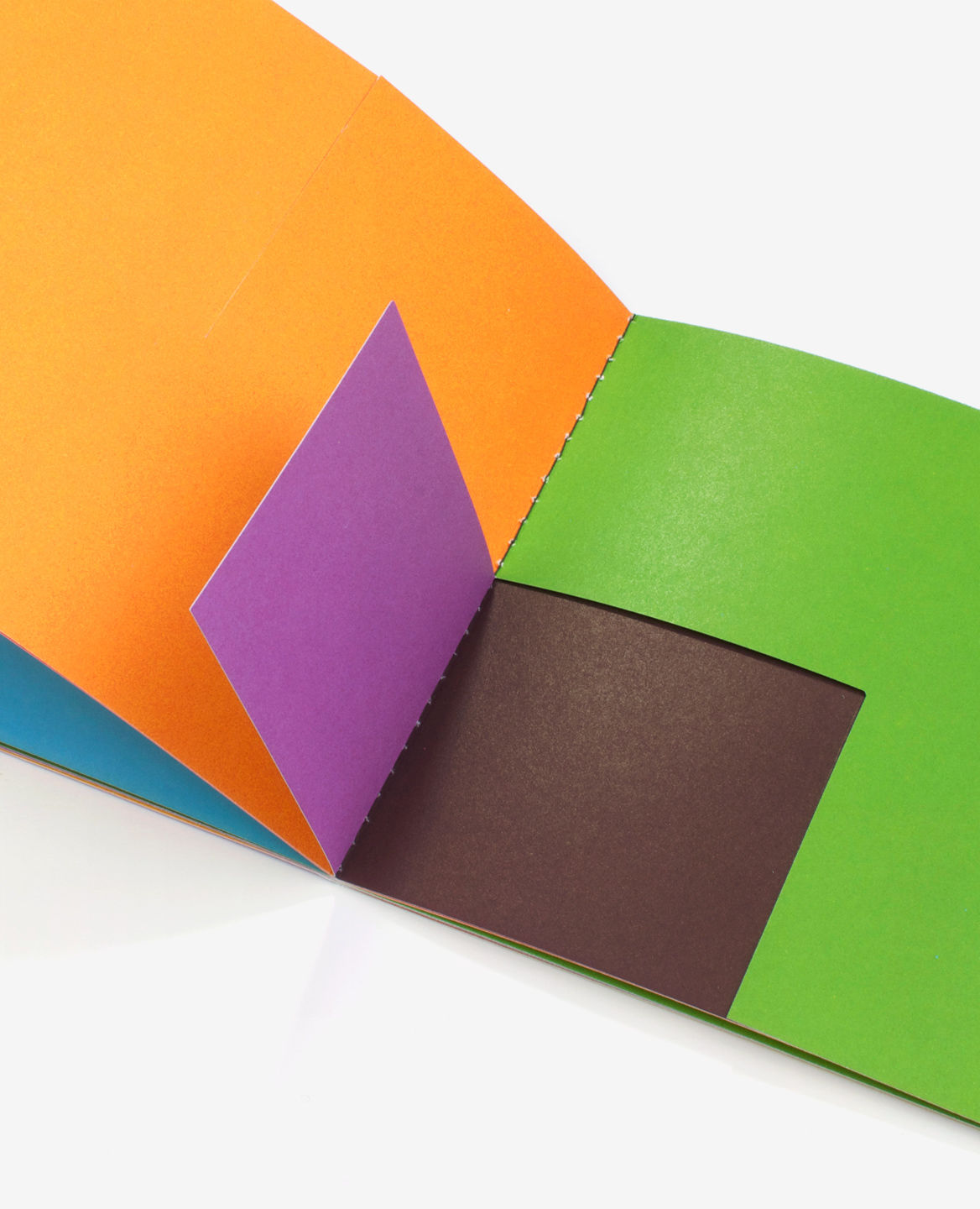 Detail of a folding in the book Colors by Antonio Ladrillo published by Éditions du livre