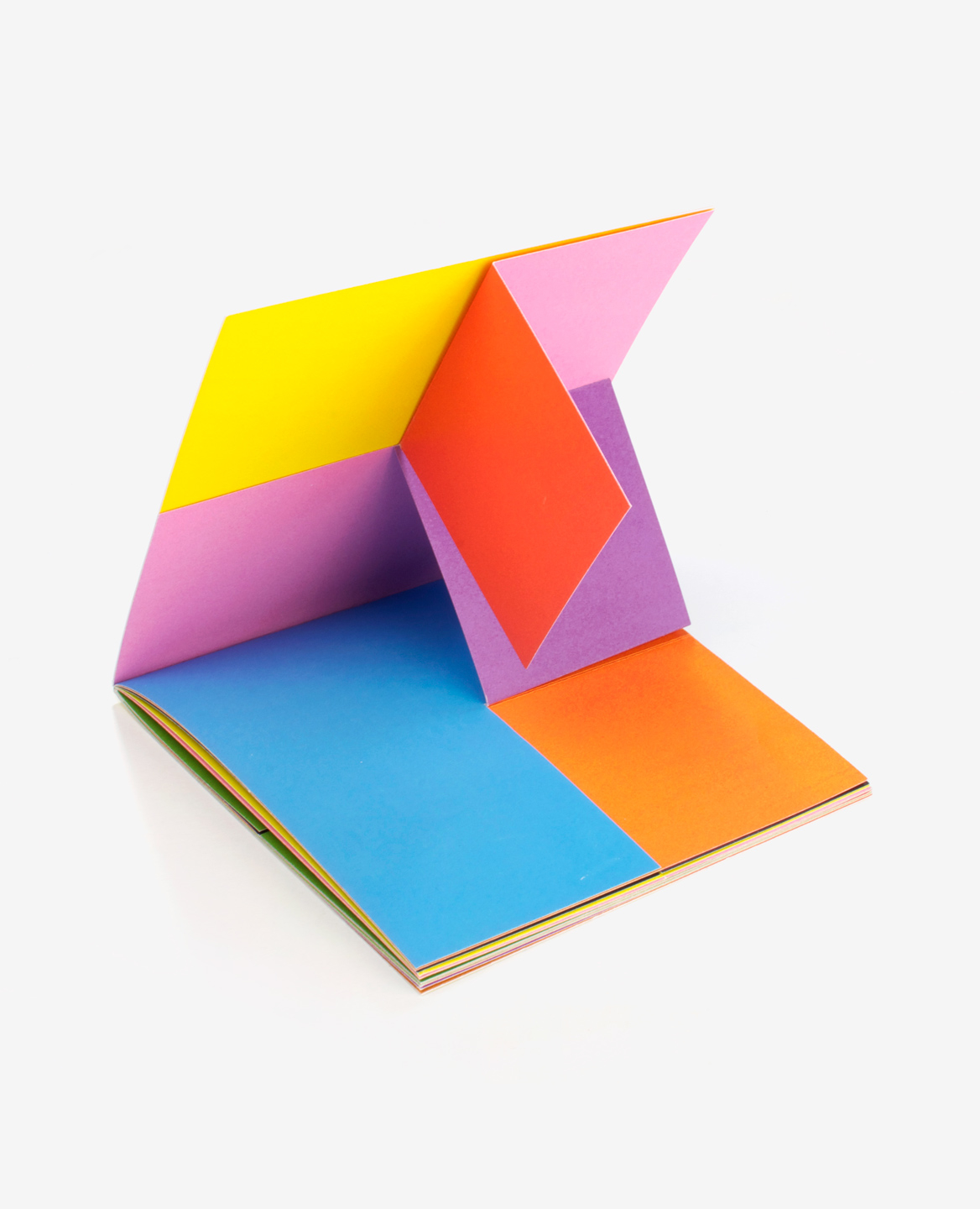 3D view of the book Colors by Antonio Ladrillo published by Éditions du livre