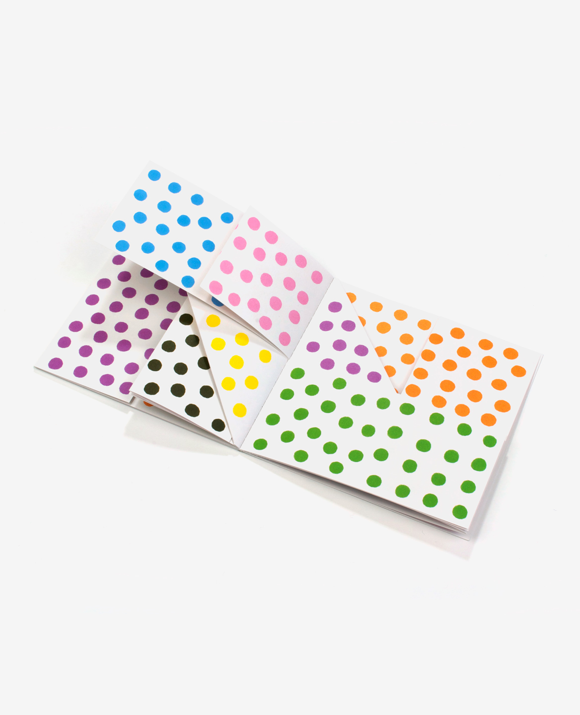 General view of the book Dots by Antonio Ladrillo published by Éditions du livre