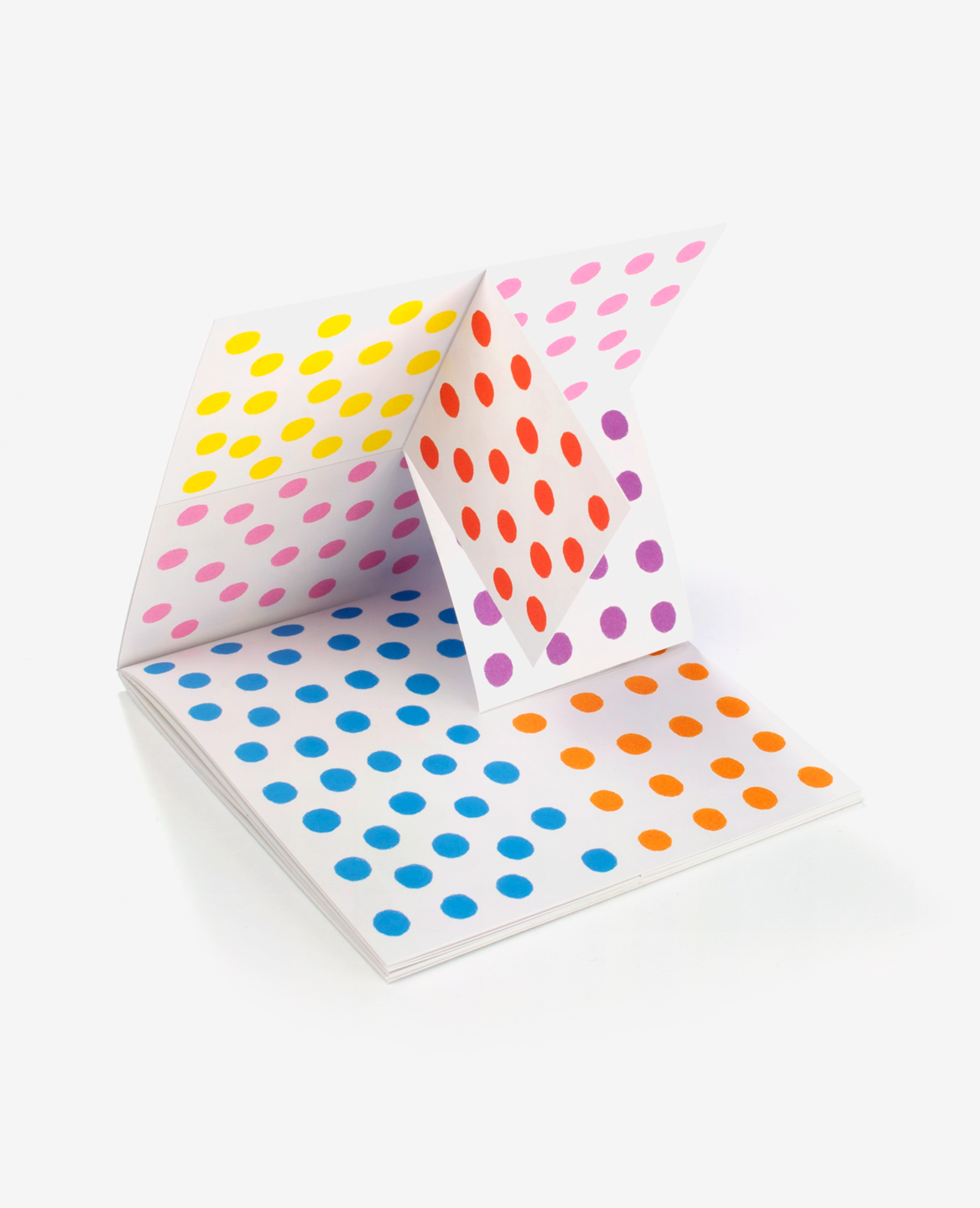 3D view of the book Dots by Antonio Ladrillo published by Éditions du livre