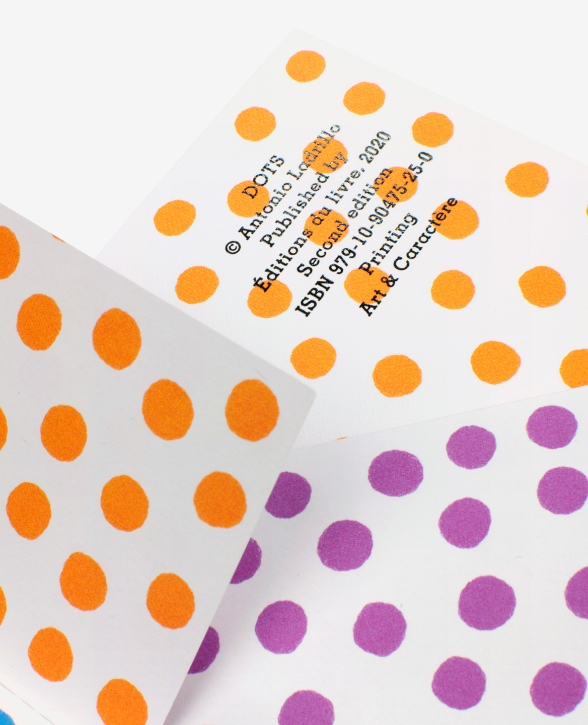 Brilliant foil colophon of the book Dots by Antonio Ladrillo published by Éditions du livre