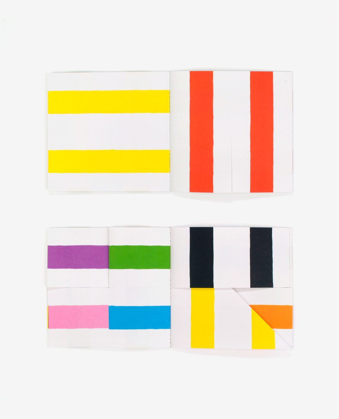 Multi colored pages of the book Lines by Antonio Ladrillo published by Éditions du livre