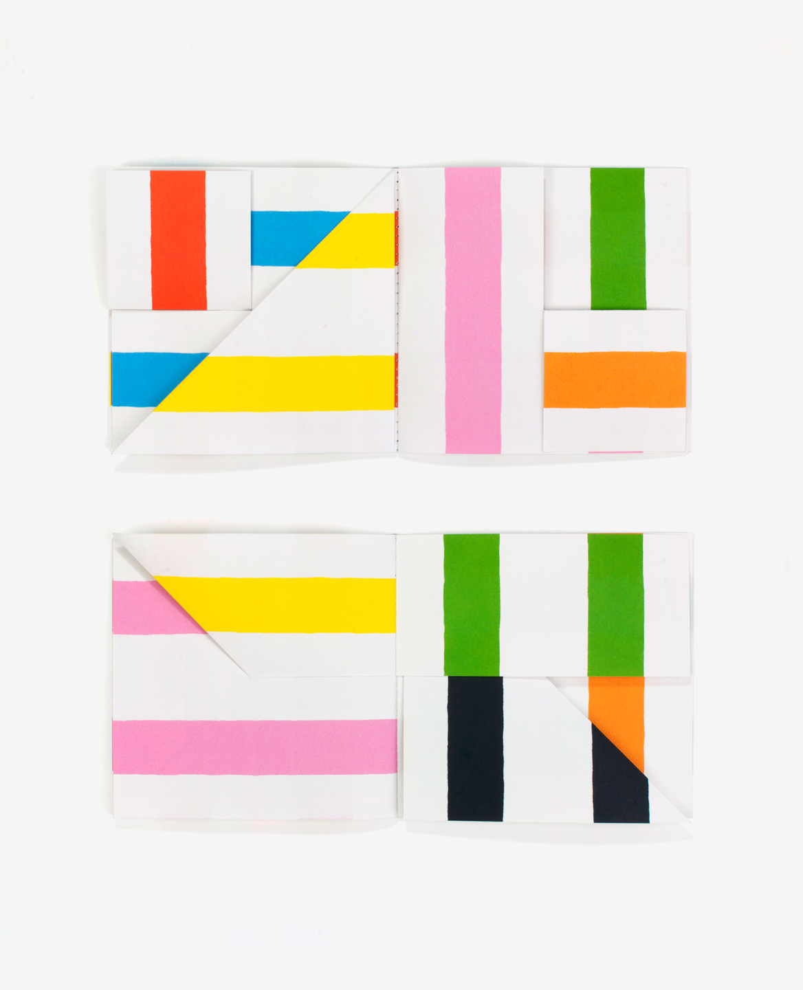 Multi colored pages of the book Lines by Antonio Ladrillo published by Éditions du livre