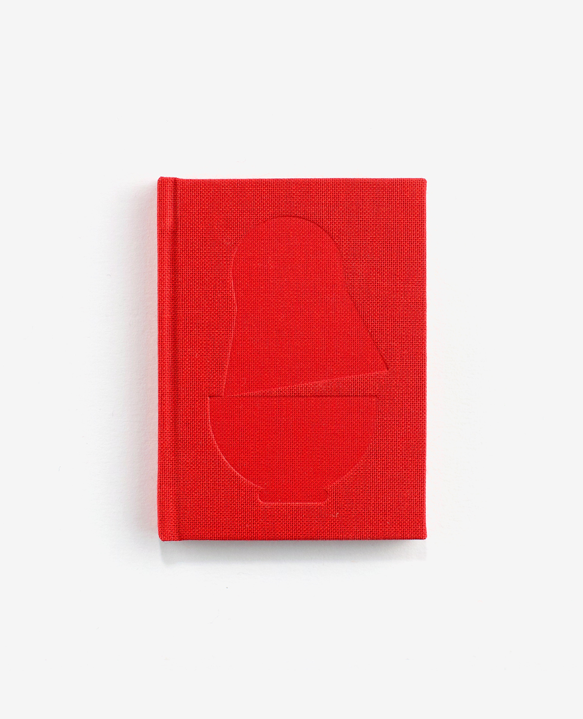 Couverture toile rouge du livre Matriochka de Fanette Mellier publié aux Éditions du livre