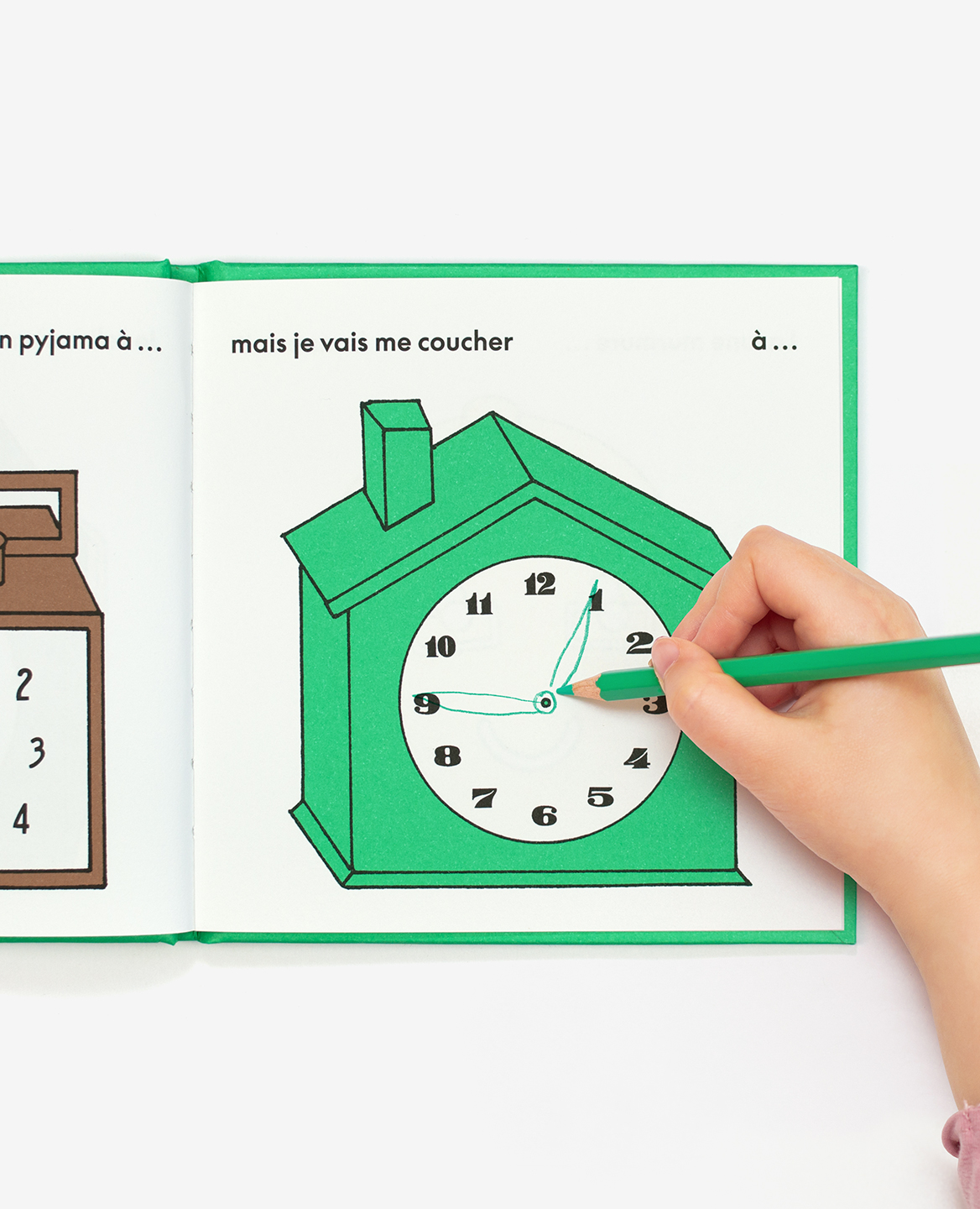 Main d’enfant qui dessine des aiguilles sur une horloge du livre Tôt ou tard de José Quintanar et Hugo Rocci publié aux Éditions du livre